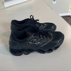 Mizuno Black Wave Prophecy 8 Running Shoe